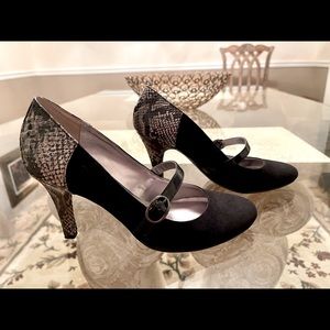Anne Klein suede/faux snake skin pump
